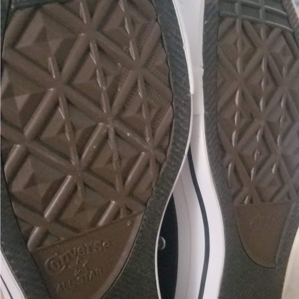 2 pair of brand new converse never worn. Size 10.5 - Picture 3 of 6